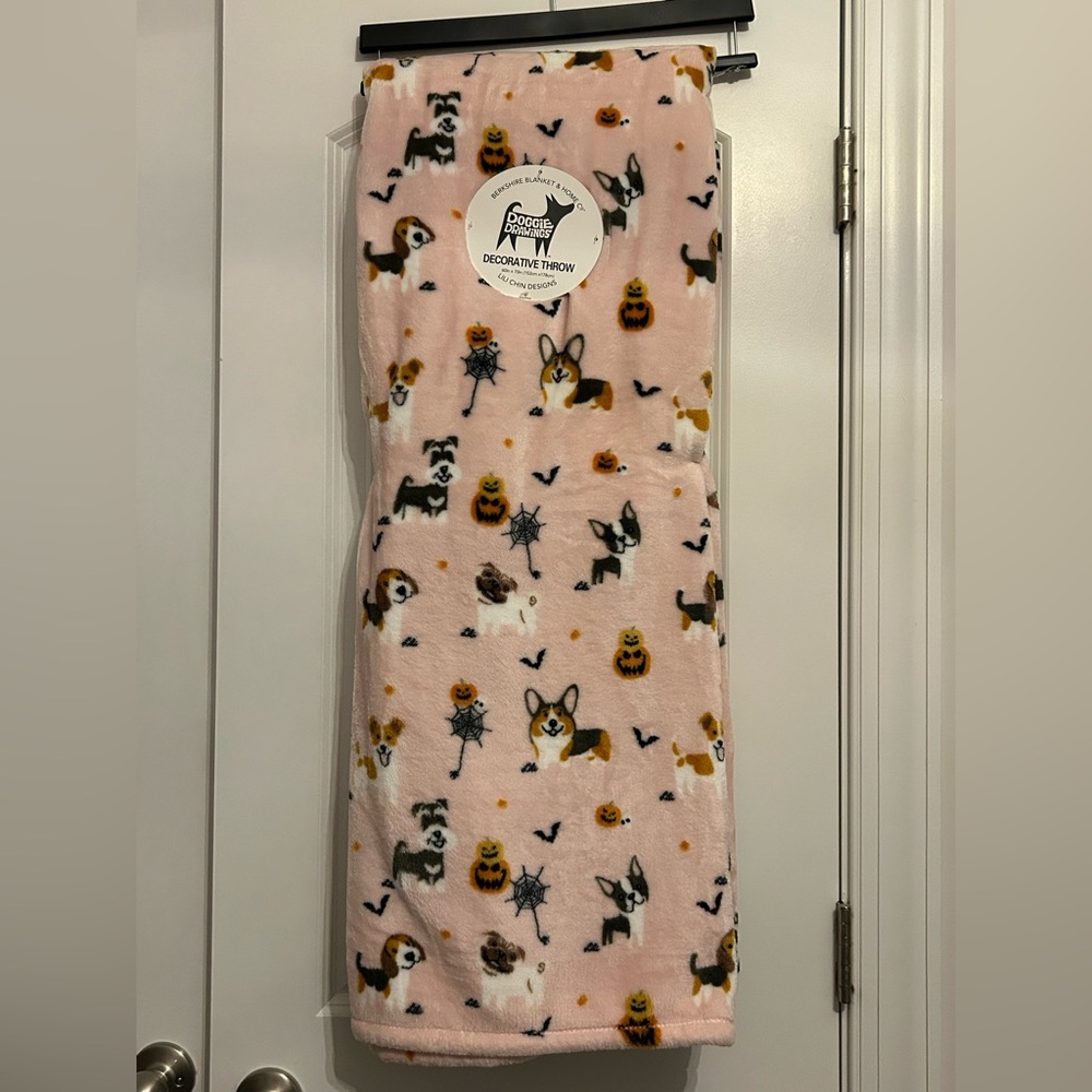 Schnauzer Corgi Beagle Boston Pug Halloween Throw Blanket